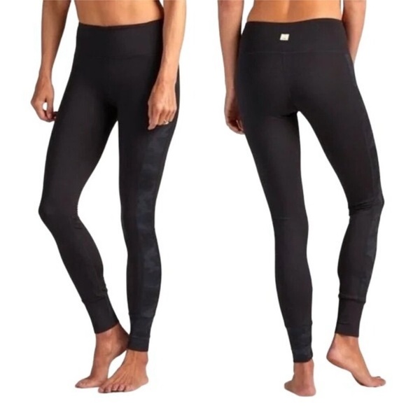 Vuori Asymmetric Black Block Leggings Camo‎ Stripe Women’s Sz Large - Picture 1 of 5